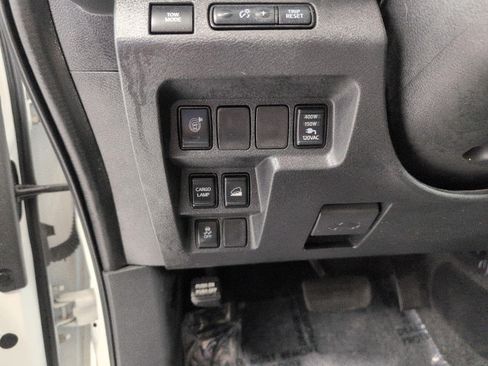 Used 2022 Nissan Frontier SV AWD/4WD image 11