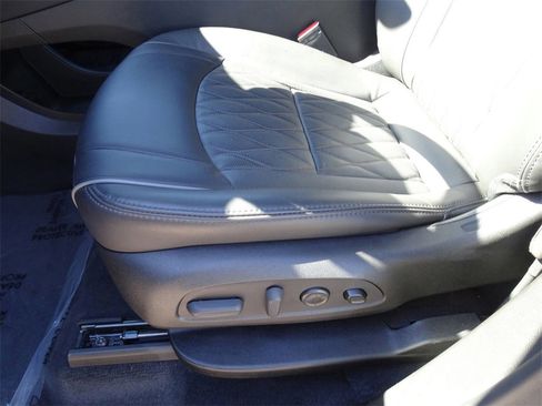 Used 2023 Buick Enclave Avenir image 10