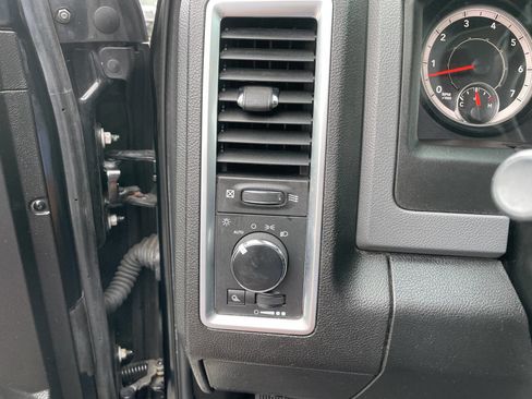 Used 2019 RAM 1500 Classic SLT image 15