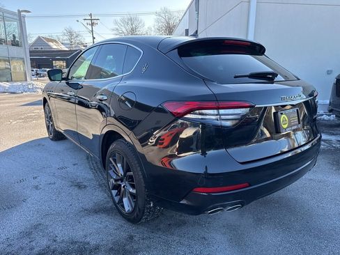 Used 2024 Maserati Levante GT Ultima image 6