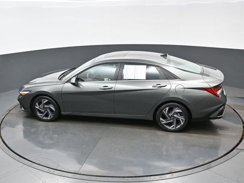 Certified 2025 Hyundai Elantra SEL image 33