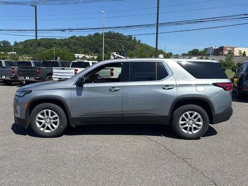 Used 2023 Chevrolet Traverse LS FWD image 4