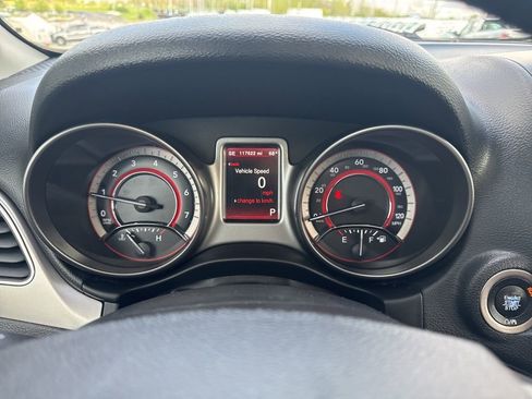 Used 2018 Dodge Journey Crossroad w/ Nav & Sun Group FWD image 17