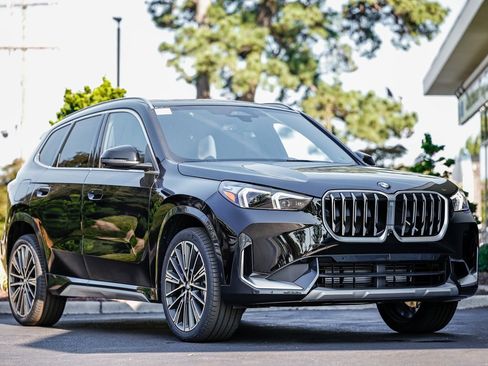 Used 2025 BMW X1 xDrive28i w/ Technology Package image 1