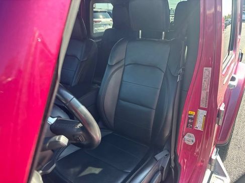 Used 2022 Jeep Wrangler Unlimited Sahara AWD/4WD image 15
