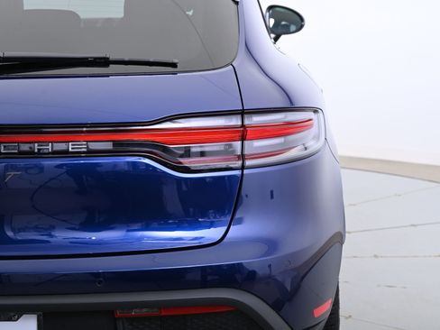 Certified 2025 Porsche Macan image 13