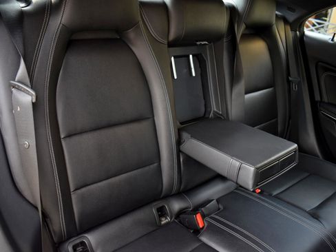 Used 2019 Mercedes-Benz CLA 250 4MATIC image 42