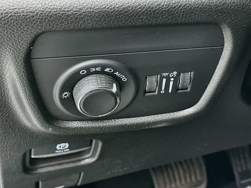 Certified 2025 Jeep Grand Cherokee Altitude AWD/4WD image 18
