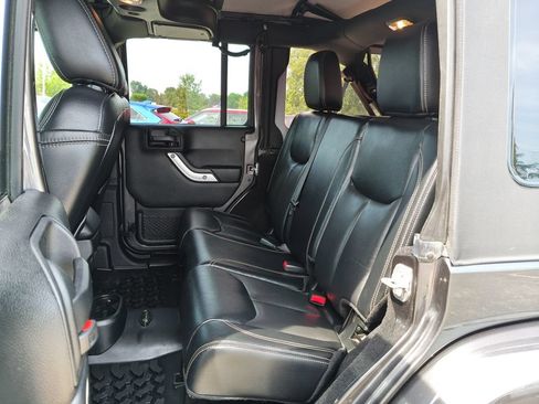 Used 2016 Jeep Wrangler Unlimited Sahara w/ Max Tow Package AWD/4WD image 7