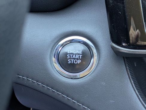 Used 2023 Toyota Highlander L image 19