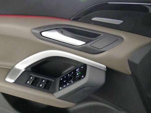 Used 2025 Audi Q5 Premium Plus image 11