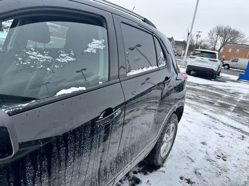 Used 2022 Chevrolet Trax LT w/ LT Convenience Package image 5