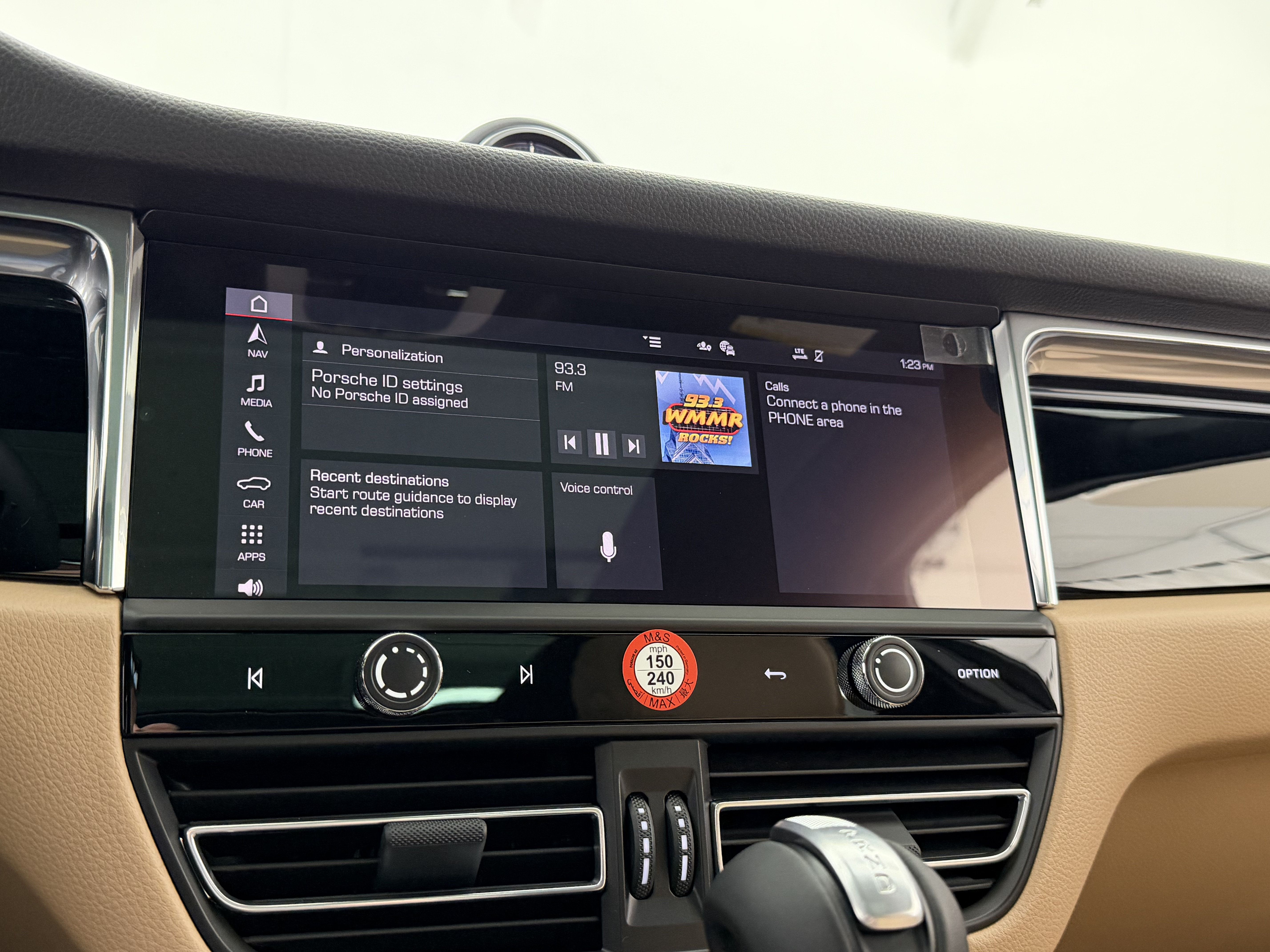 Certified 2026 Porsche Macan AWD/4WD image 39