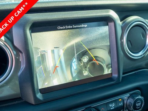 Used 2018 Jeep Wrangler Unlimited Sahara image 9