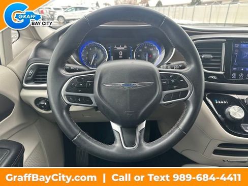 Used 2017 Chrysler Pacifica Touring-L w/ Tire & Wheel Group image 13