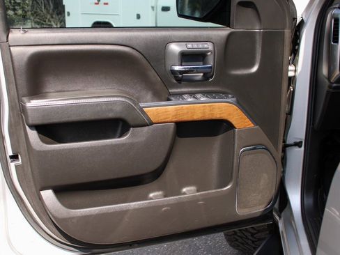 Used 2018 Chevrolet Silverado 1500 LTZ image 12