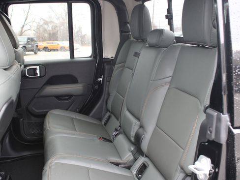 New 2026 Jeep Gladiator Mojave image 17