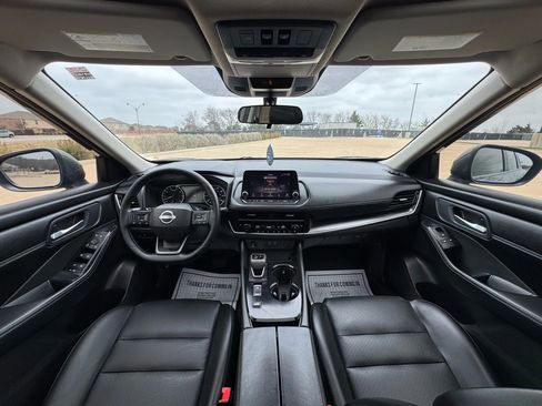 Used 2025 Nissan Rogue SV w/ SV Premium Package image 47