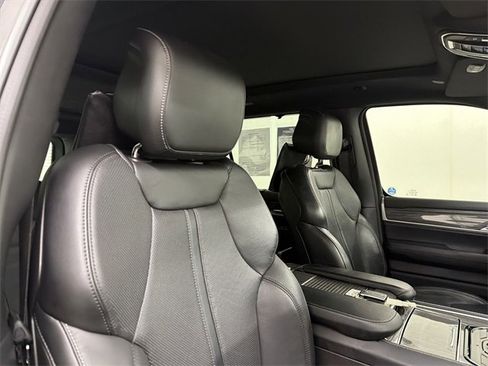 Used 2022 Jeep Wagoneer Series III w/ Premium Group I image 19