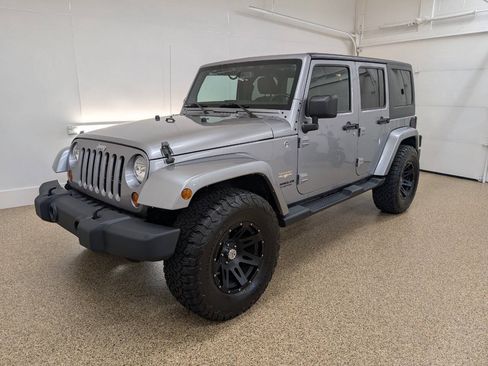 Used 2013 Jeep Wrangler Unlimited Sahara w/ Connectivity Group AWD/4WD image 2