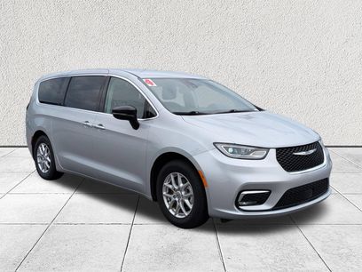 Used 2024 Chrysler Pacifica Touring-L