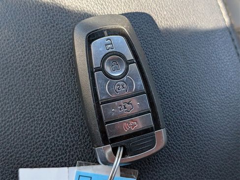 Used 2018 Ford Explorer XLT w/ Equipment Group 202A image 32