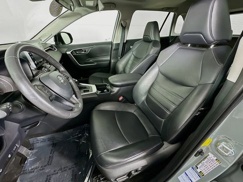 Used 2020 Toyota RAV4 XLE Premium image 29