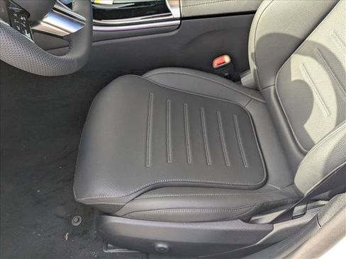 New 2025 Mercedes-Benz C 300 4MATIC Sedan image 4