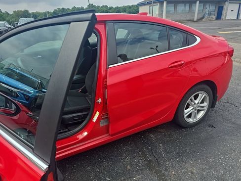 Used 2017 Chevrolet Cruze LT w/ Convenience Package FWD image 7