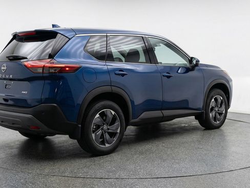 Used 2025 Nissan Rogue SV AWD/4WD image 9
