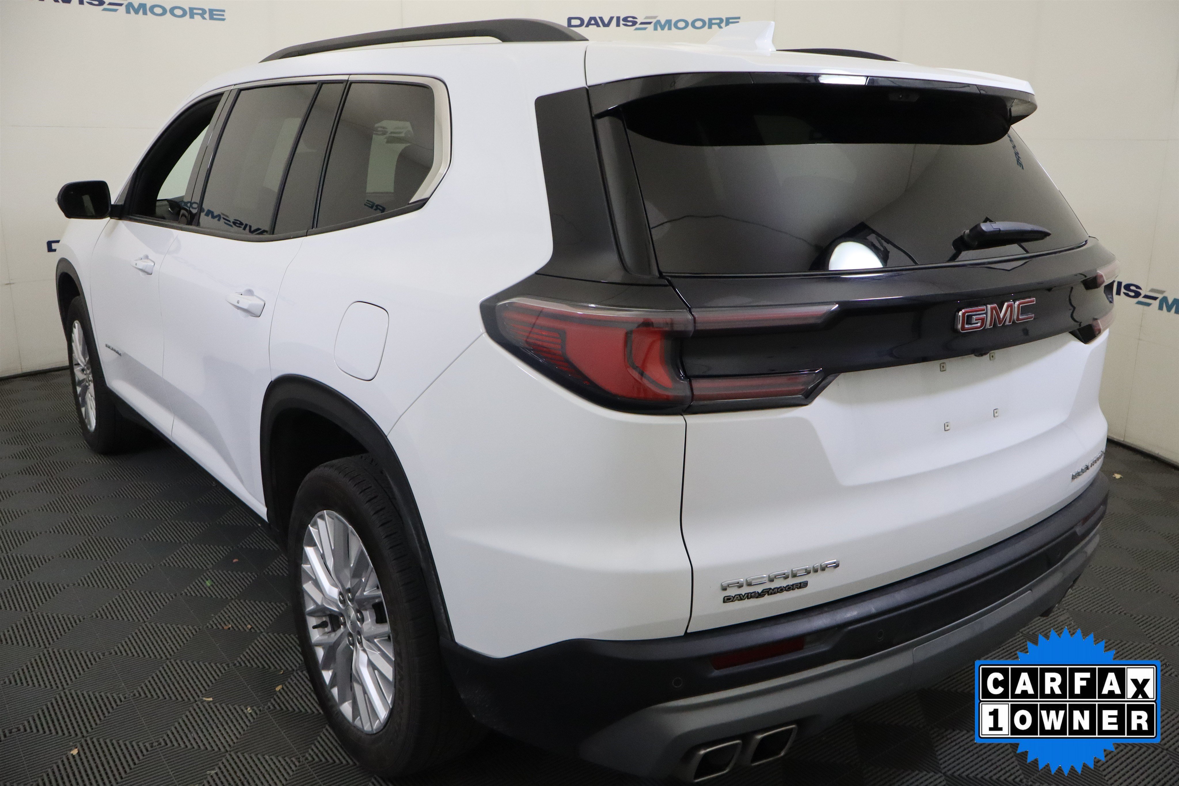 Used 2026 GMC Acadia Elevation w/ Elevation Premium Package FWD image 10