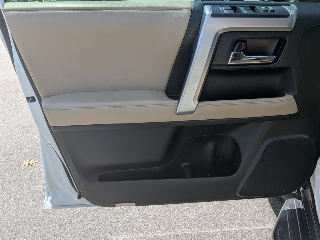 Used 2022 Toyota 4Runner SR5 Premium w/ Moonroof Package AWD/4WD image 8