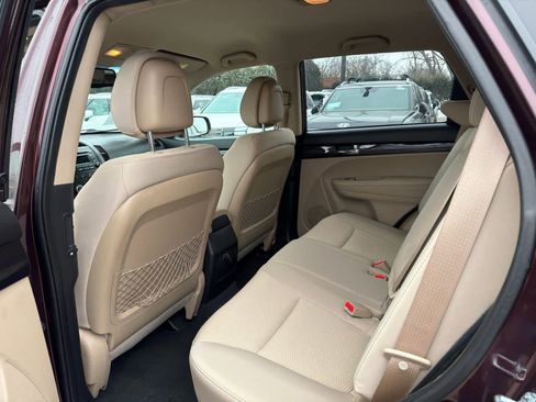 Used 2011 Kia Sorento LX w/ Convenience Pkg image 6