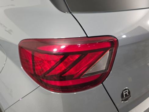 Used 2022 Hyundai Venue Limited image 35