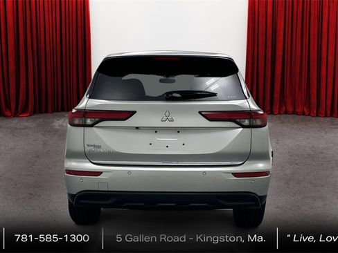 Used 2022 Mitsubishi Outlander ES image 6
