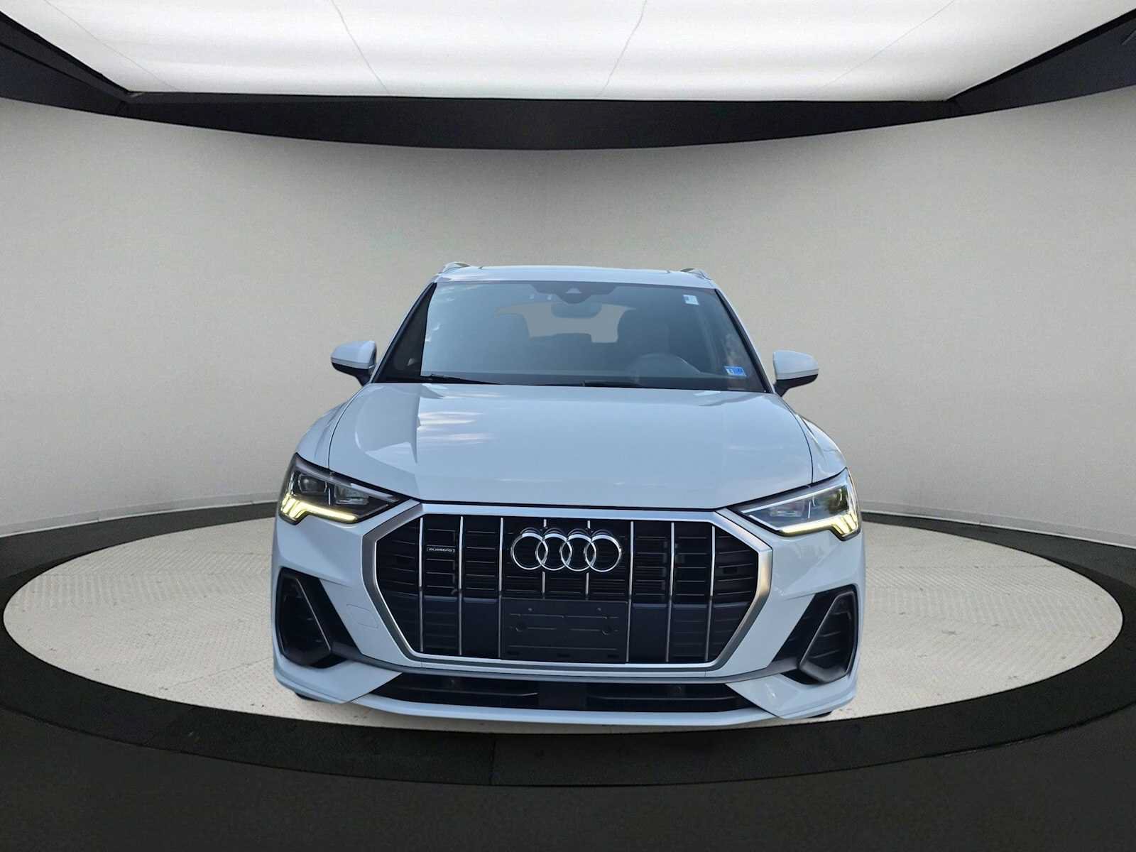 Used 2023 Audi Q3 2.0T Premium w/ Convenience Package AWD/4WD image 3