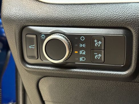 Used 2020 Ford Explorer XLT image 17