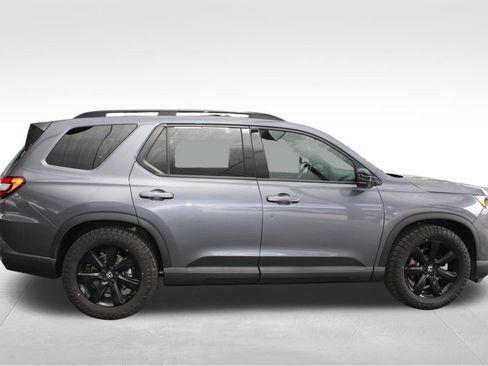 Used 2025 Honda Pilot Black Edition image 19