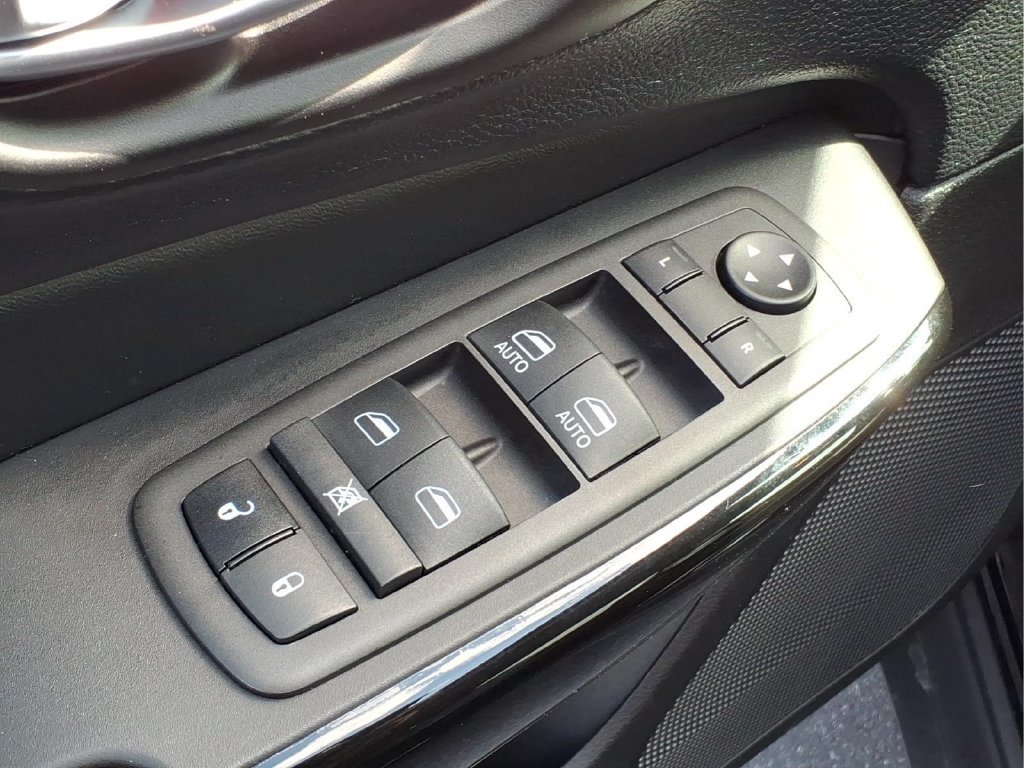 Used 2023 Jeep Cherokee Altitude Lux AWD/4WD image 16