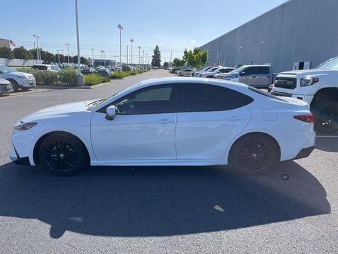 Used 2025 Toyota Camry SE w/ Convenience Package FWD image 8