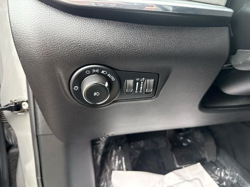 Used 2022 Jeep Compass Limited AWD/4WD image 17