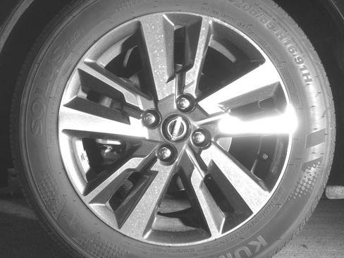 Used 2025 Nissan Versa SV FWD image 15