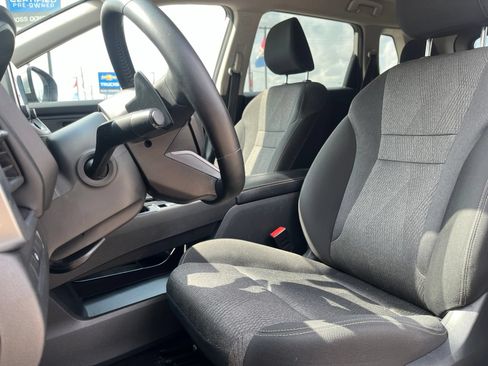 Used 2025 Nissan Rogue SV FWD image 8