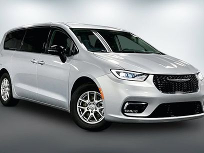 Used 2024 Chrysler Pacifica Touring-L