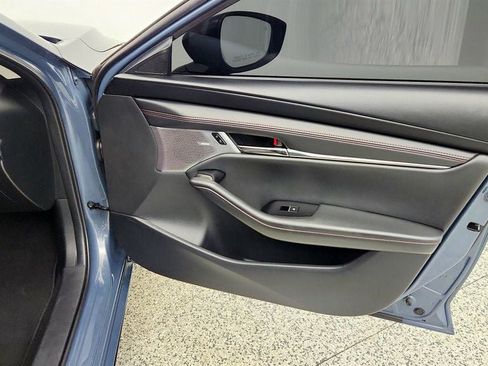 Used 2023 MAZDA MAZDA3 s FWD image 25