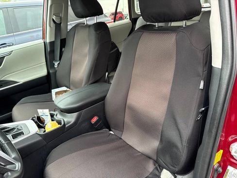 Used 2021 Toyota RAV4 XLE Premium AWD/4WD image 15
