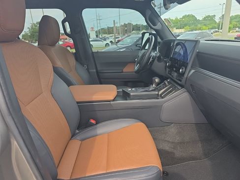 Used 2024 Lexus GX 550 w/ Cold Area Package AWD/4WD image 11