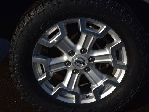 Used 2016 Nissan Titan SL image 11