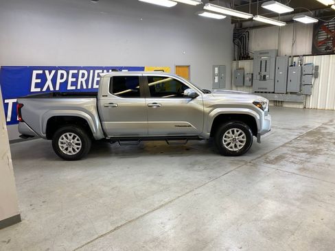 Used 2025 Toyota Tacoma SR5 AWD/4WD image 8