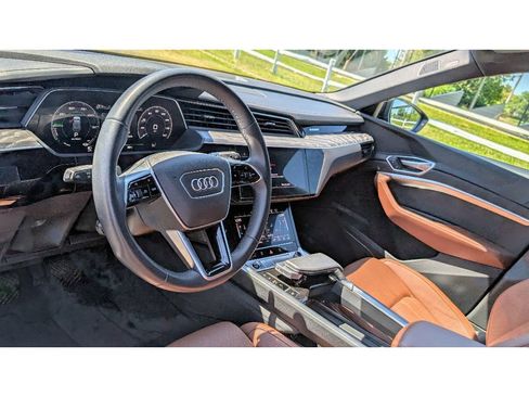 Used 2023 Audi e-tron Chronos image 18